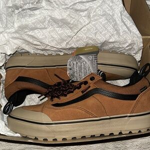 Vans MTE Old Skool Waterproof Insulated Shoe
Size 11
Color Glazed Ginger